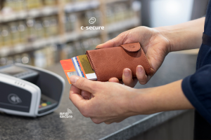 C-secure een uniek relatiegeschenk met logo