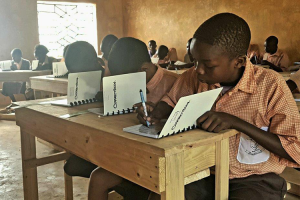 Correctbook wil Afrikaanse kinderen helpen met leren