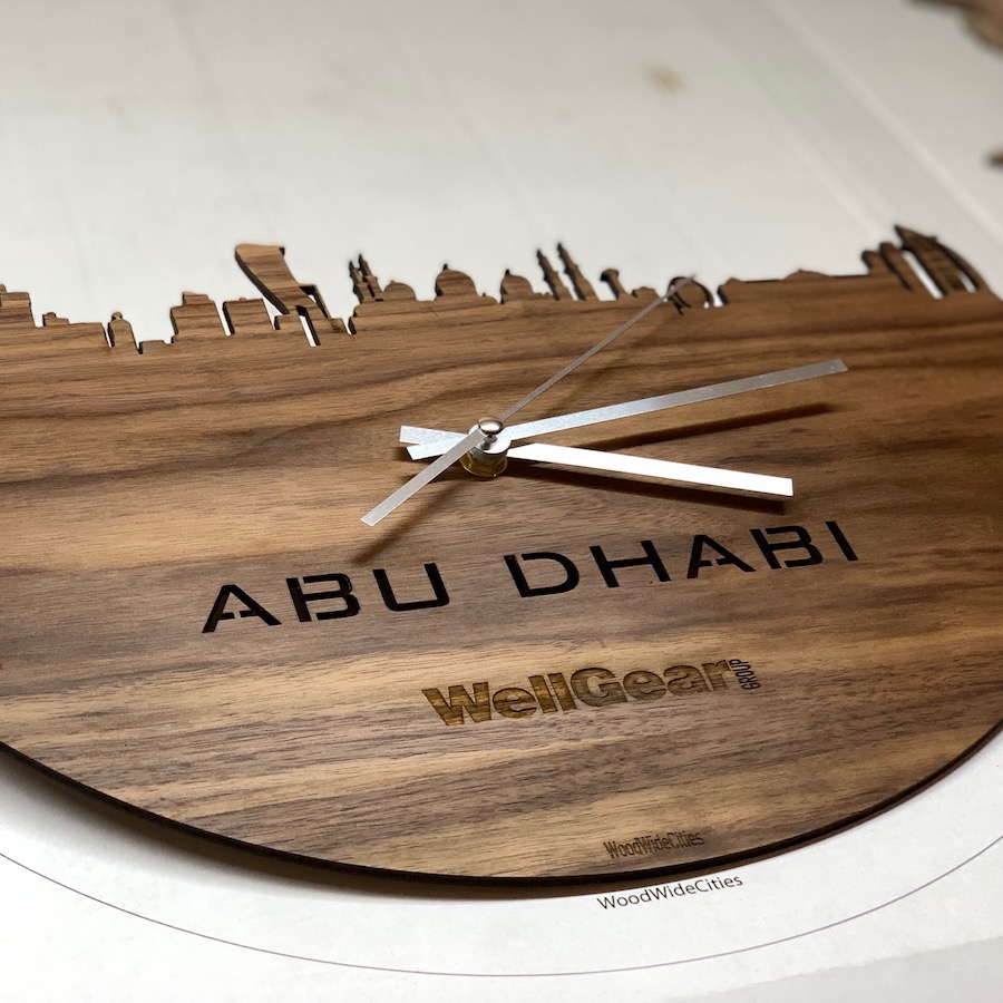 Klok-met-skyline-WoodWideCities-relatiegeschenk-promotioneel-hout-duurzaam24