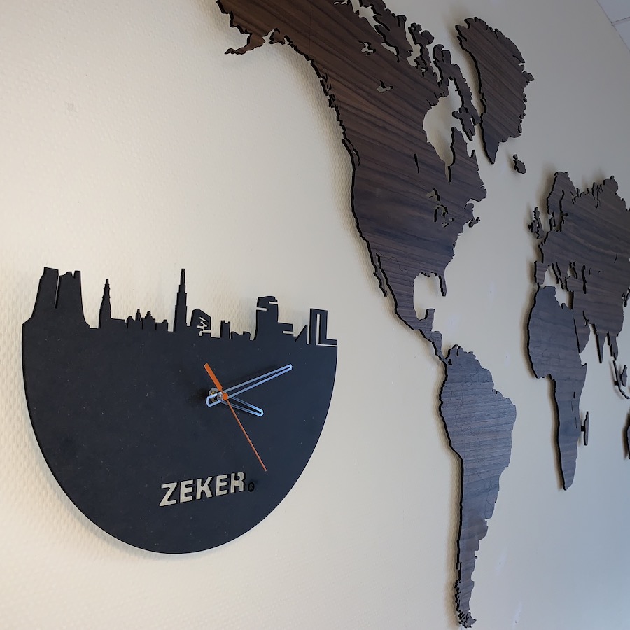 Klok-met-skyline-WoodWideCities-relatiegeschenk-promotioneel-hout-duurzaam86