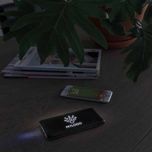 Krachtige 8.000 mAh light up logo powerbank