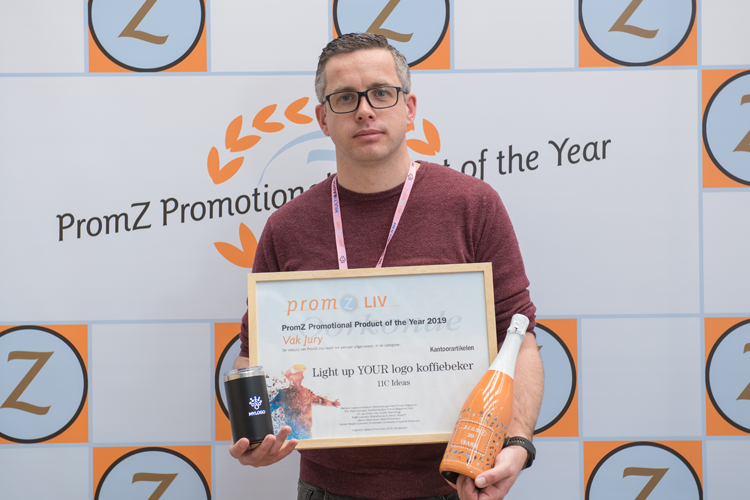 Winnaar Vakjury PPPOTY Kantoorartikelen Light up YOUR logo koffiebeker 11CIdeas
