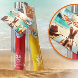 Zomerse waterfles met ijsjes en kaartje