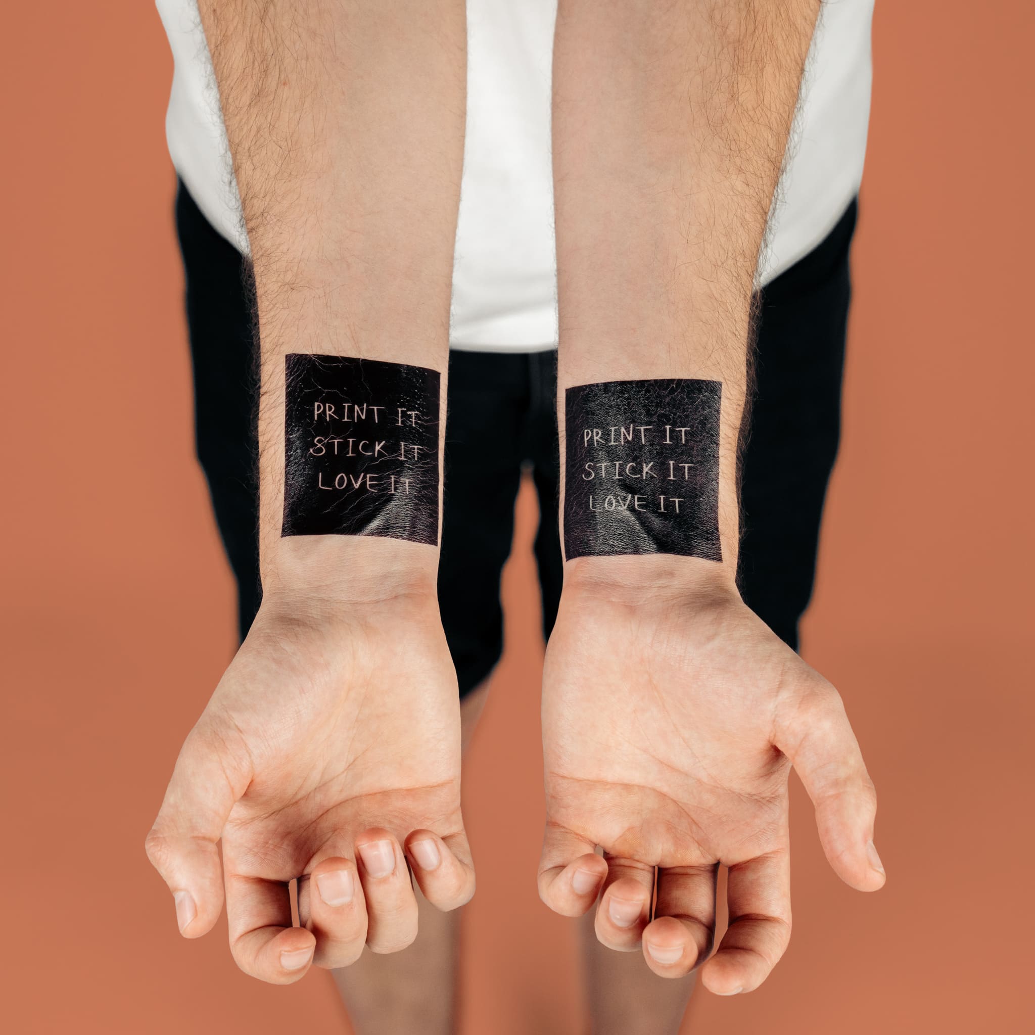 Tijdelijke, personaliseerbare plaktattoo in zwart 🖤